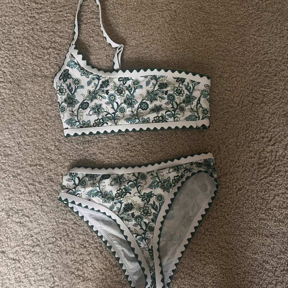 SHEIN Green and White Floral Bikini Set